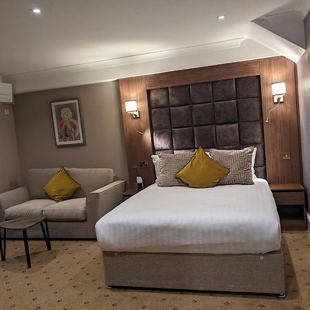 The Tudor Hotel Eastcote Extérieur photo