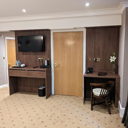 The Tudor Hotel Eastcote Extérieur photo