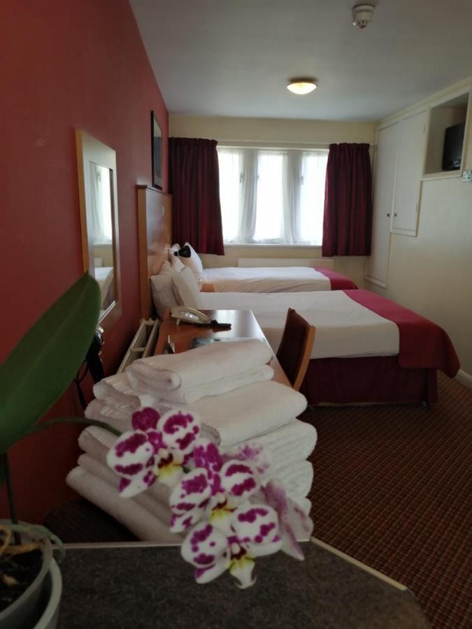 The Tudor Hotel Eastcote Extérieur photo