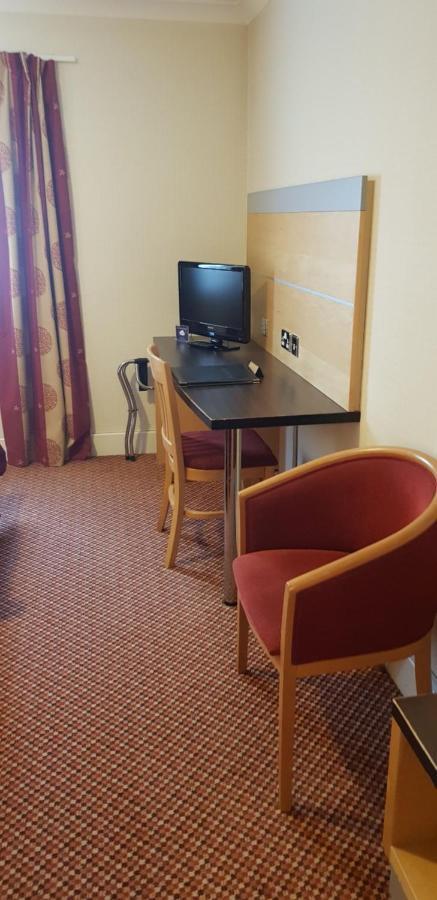 The Tudor Hotel Eastcote Extérieur photo