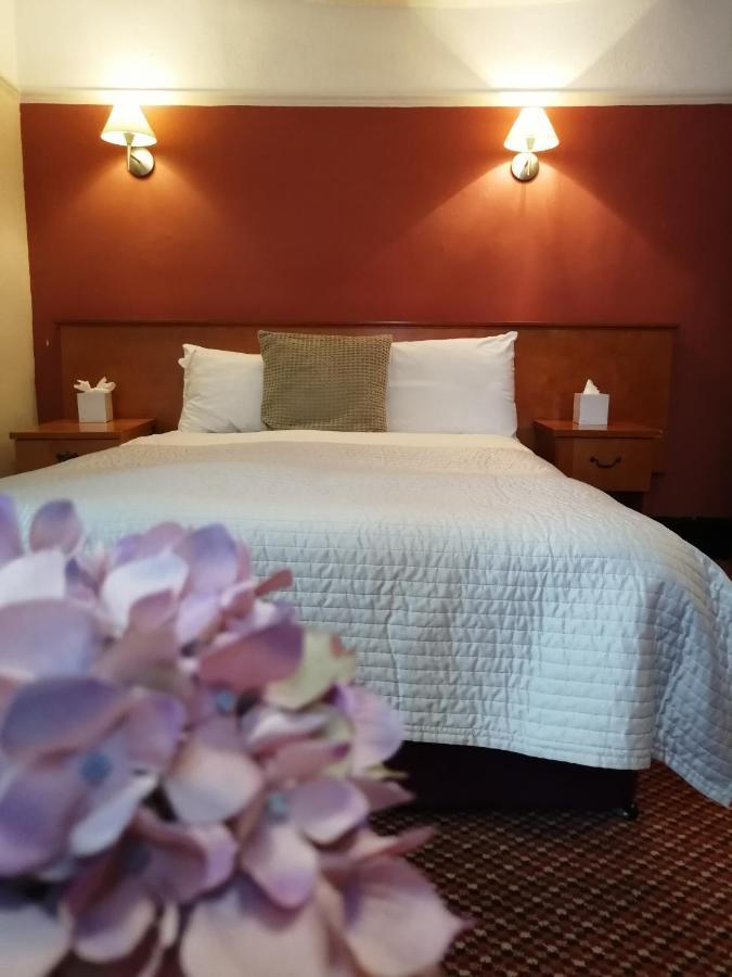 The Tudor Hotel Eastcote Extérieur photo