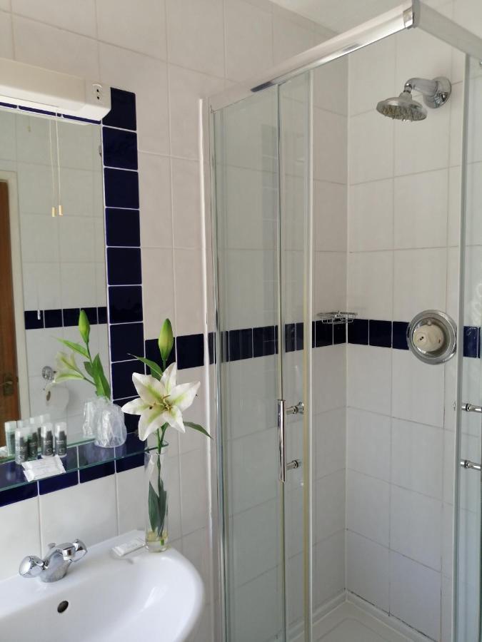 The Tudor Hotel Eastcote Extérieur photo