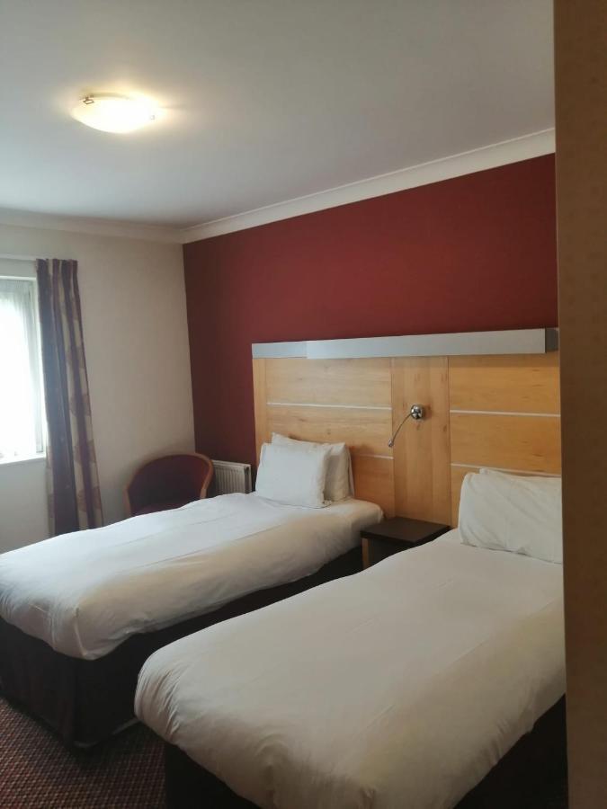 The Tudor Hotel Eastcote Extérieur photo