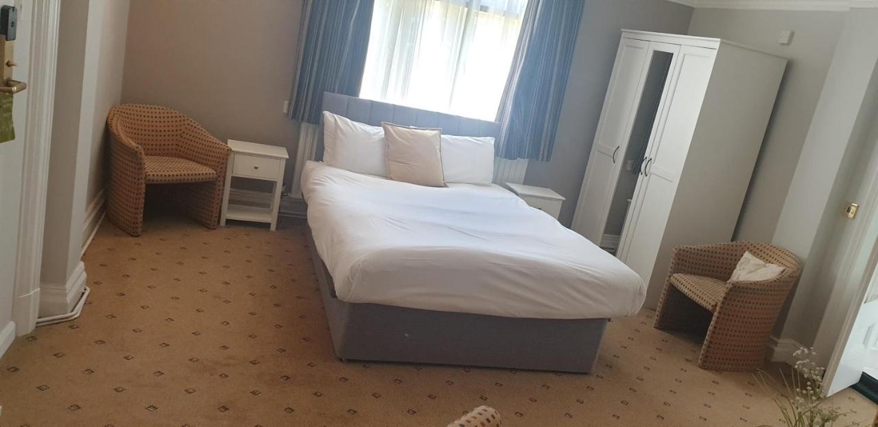 The Tudor Hotel Eastcote Extérieur photo