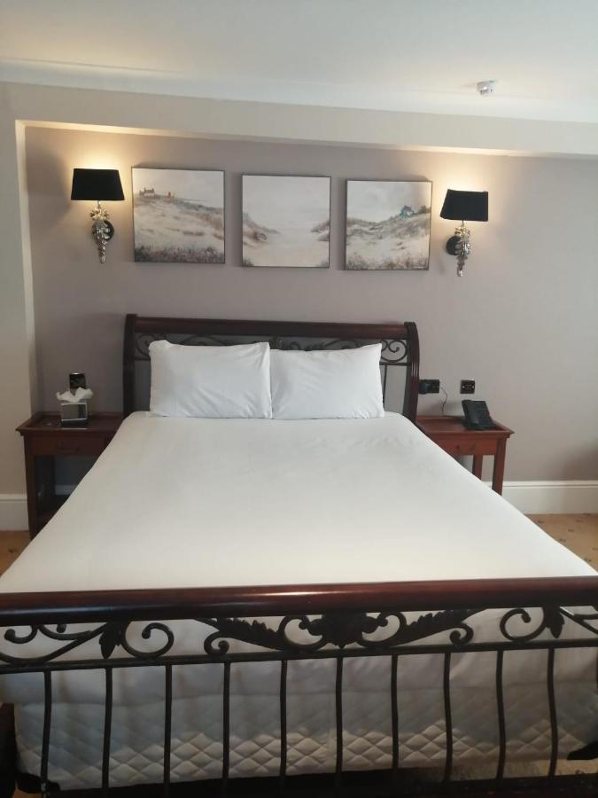 The Tudor Hotel Eastcote Extérieur photo