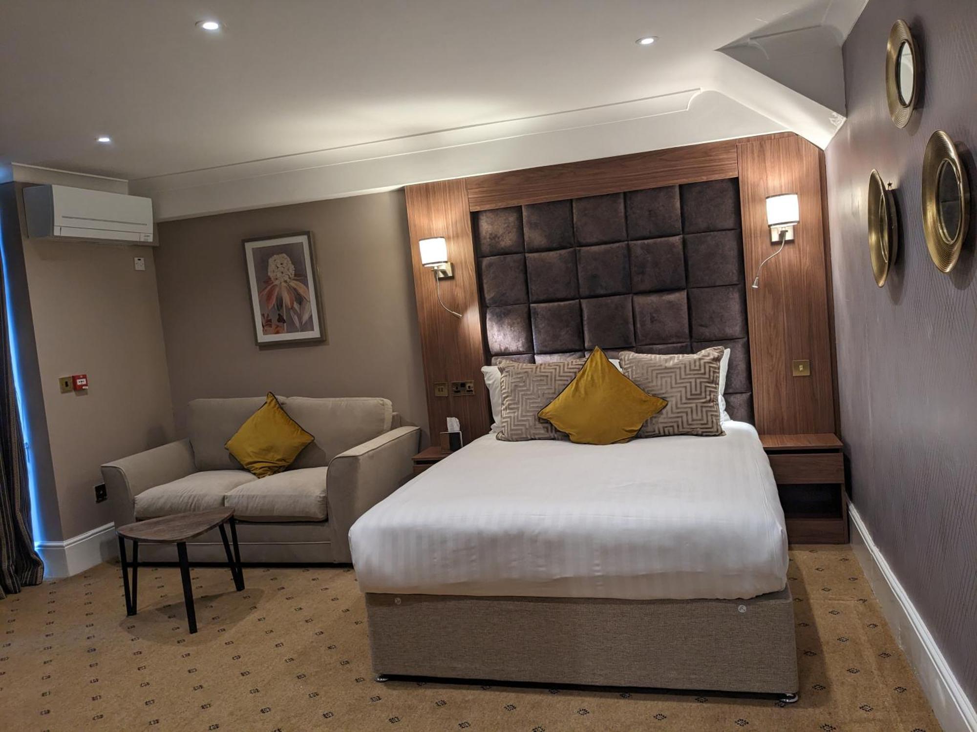The Tudor Hotel Eastcote Extérieur photo