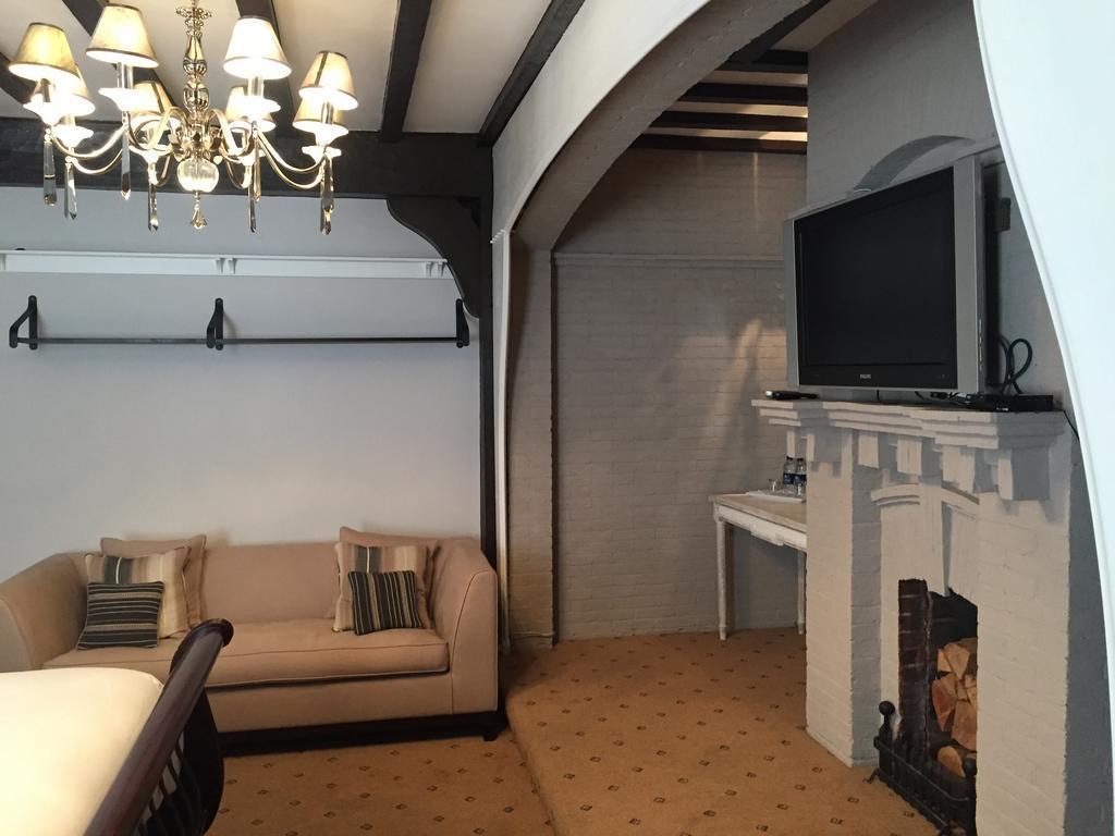 The Tudor Hotel Eastcote Extérieur photo