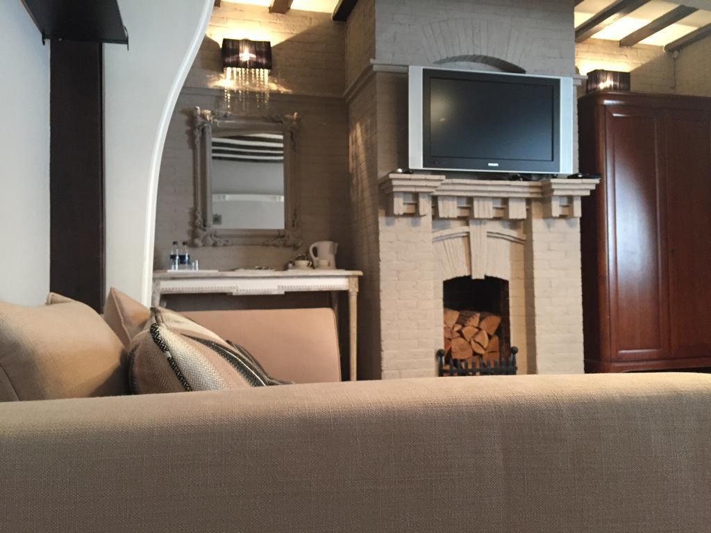 The Tudor Hotel Eastcote Extérieur photo