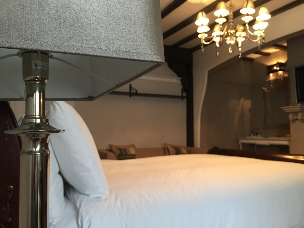 The Tudor Hotel Eastcote Extérieur photo