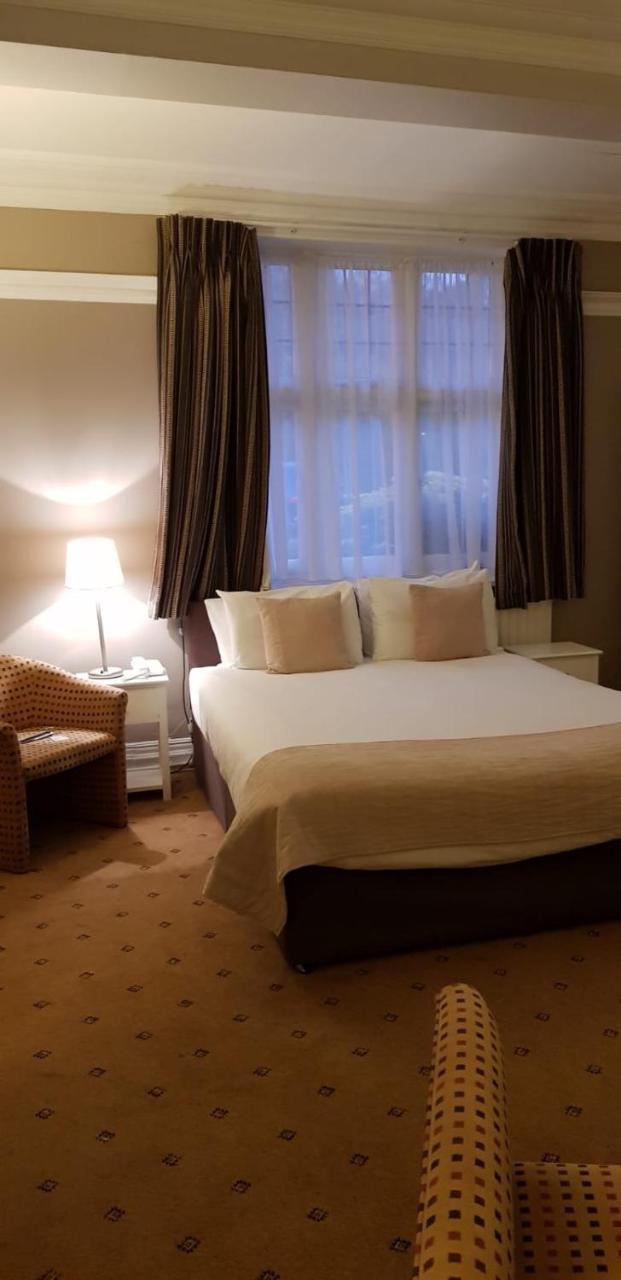 The Tudor Hotel Eastcote Extérieur photo