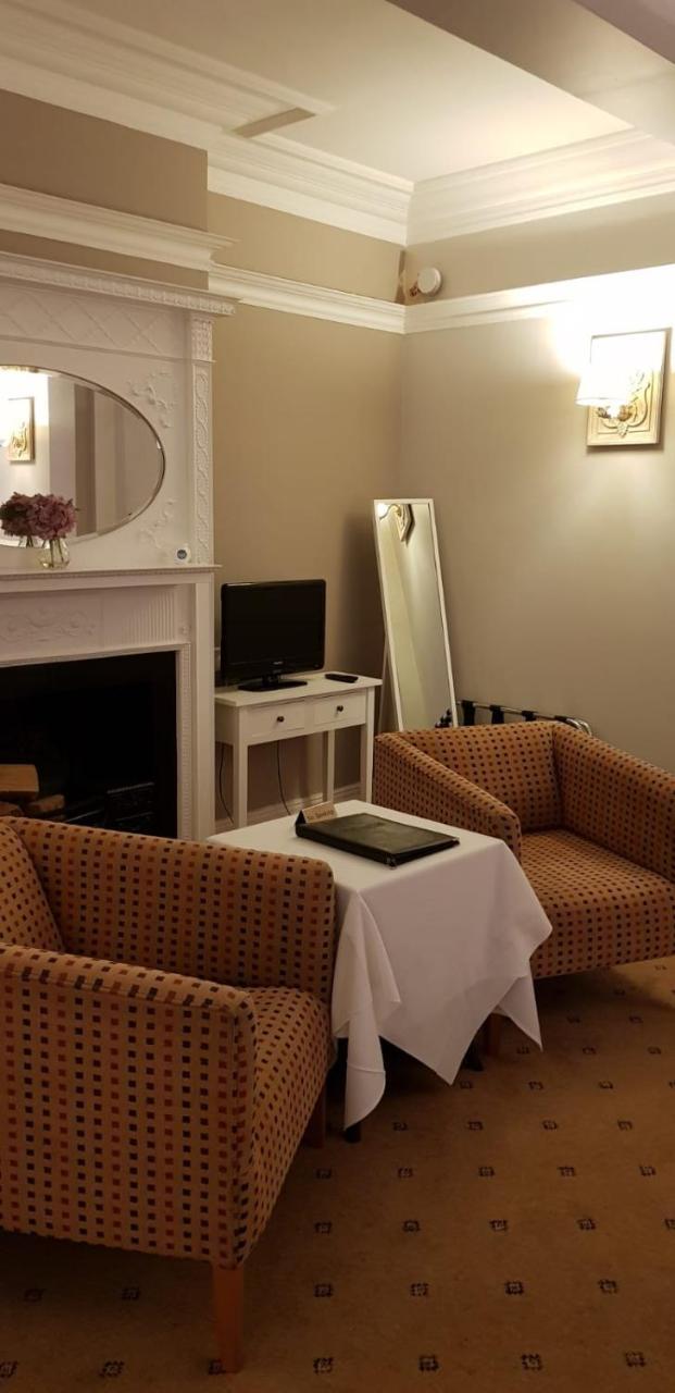 The Tudor Hotel Eastcote Extérieur photo